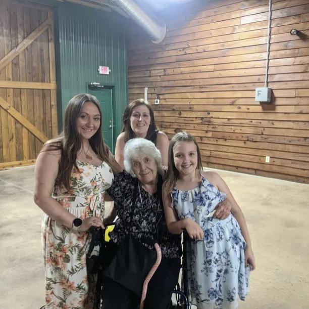 Four generations of beautiful women ! Amanda, Vickie, Nanny, and Aubrey
