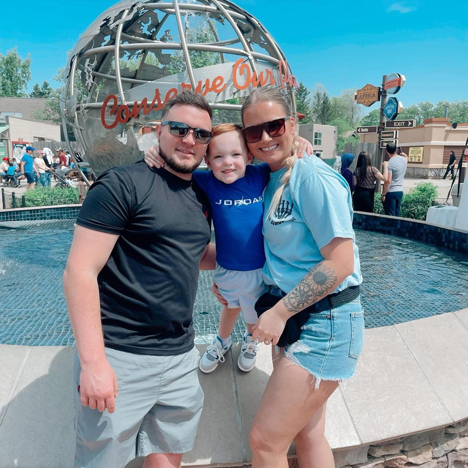 We love the zoo 🦍☀️