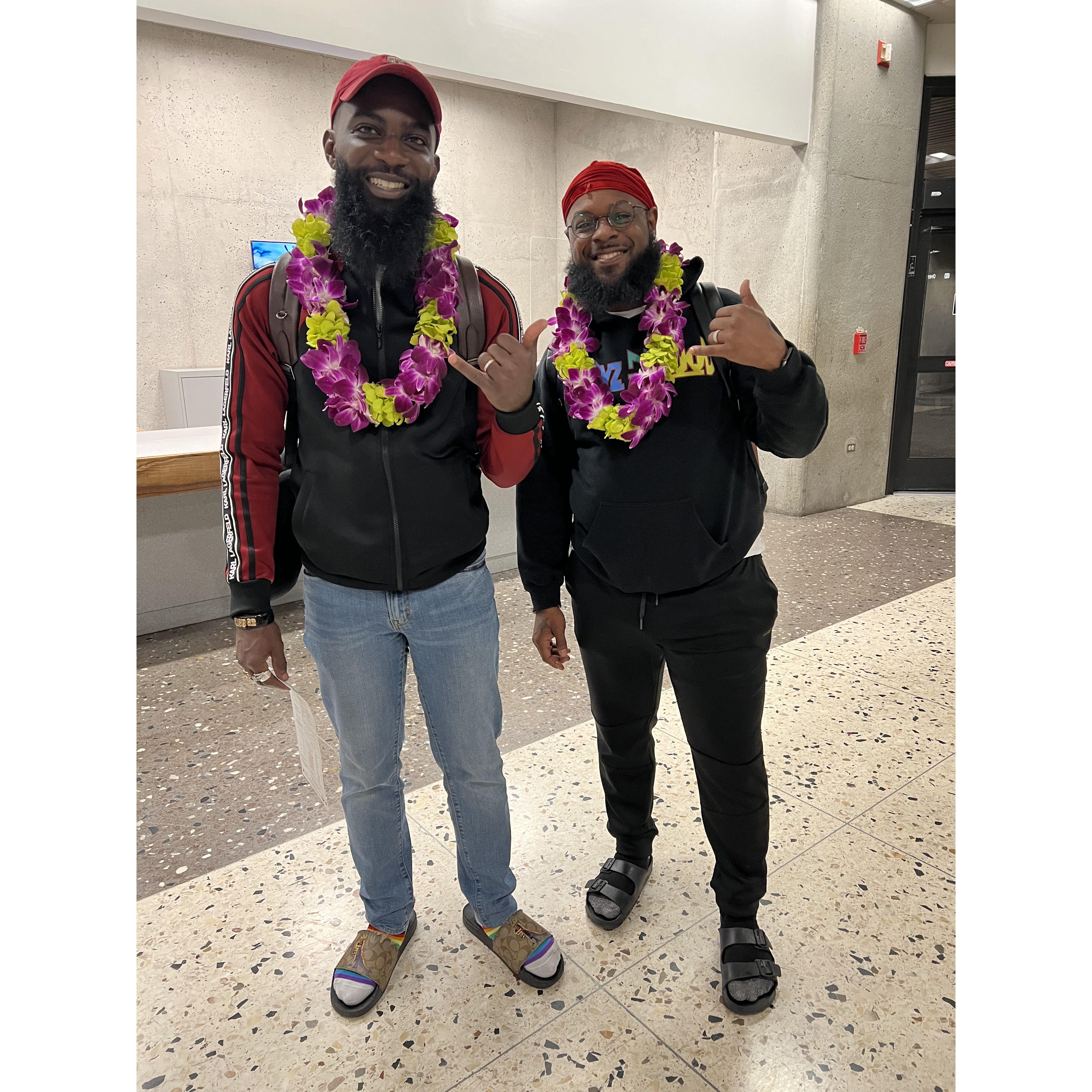 Honeymoon. (Honolulu, 2022)