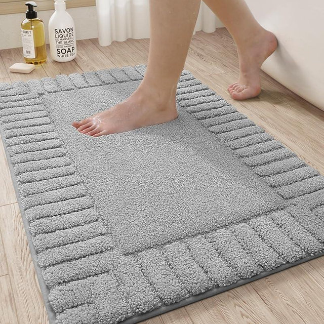LUMI Premium Bath Rug, Extra Soft and Absorbent Bathroom Mat, Quick Dry, Non Slip, Machine Washable Bath Mat for Shower and Tub, Light Grey, 20"x32"
