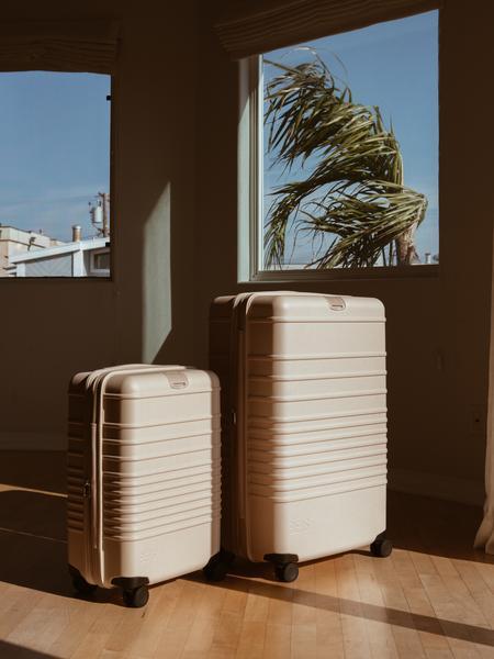 BEIS 21" Carry-On Roller - Beige