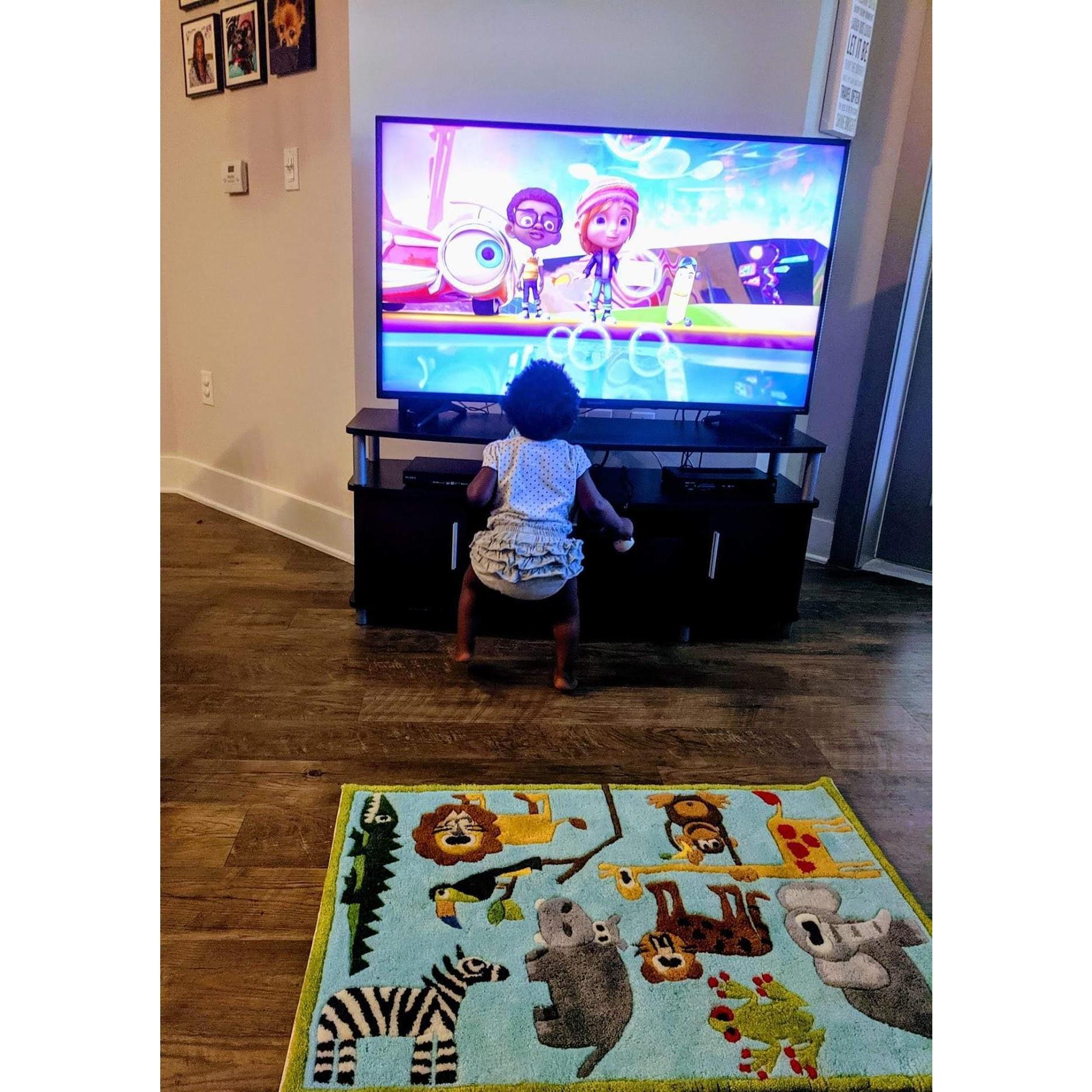 Lyric loves watching, singing and dancing to Motown Magic!