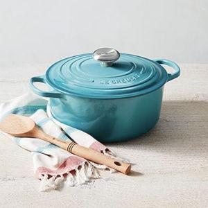 Le Creuset Enameled Cast Iron Signature Round Dutch Oven, 7.25 qt., Caribbean