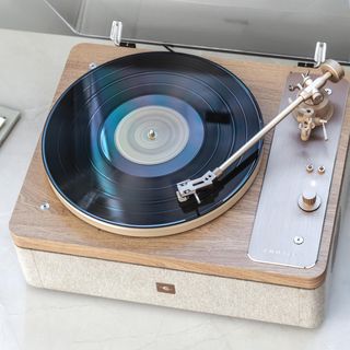 E100 Record Player