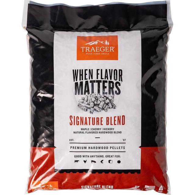 Traeger Grills Signature Blend 100% All-Natural Wood Pellets for Smokers and Pellet Grills, BBQ, Bake, Roast, and Grill, 18 lb. Bag