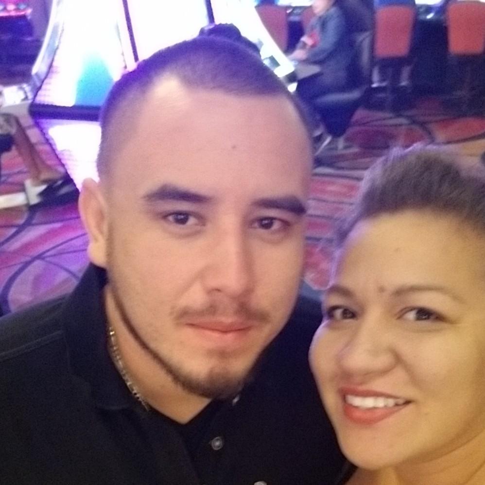 In Vegas for a bowling tournament 🎳🎰
En Las Vegas para un torneo de bolos