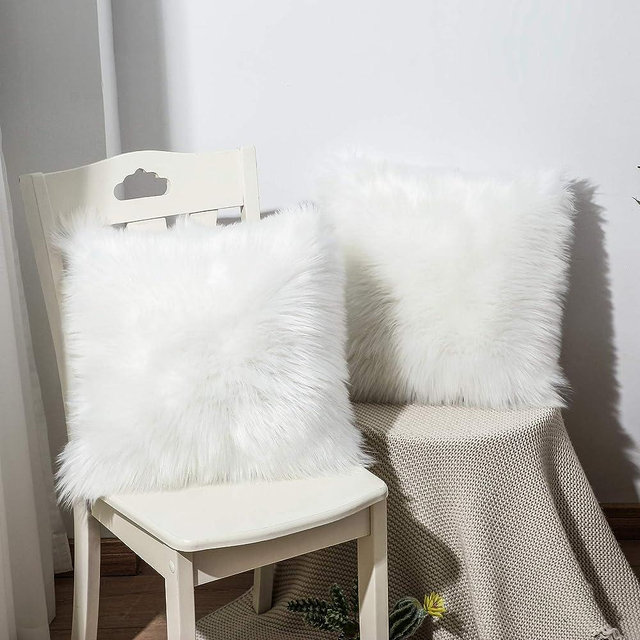 OYIMUA Fluffy Decorative Throw Pillow Covers 18×18, Faux Fur Farmhouse Luxury Pillow Cases,Soft Plush Fuzzy White Cushion Covers for Sofa Couch Living Room Bedroom Set of 2