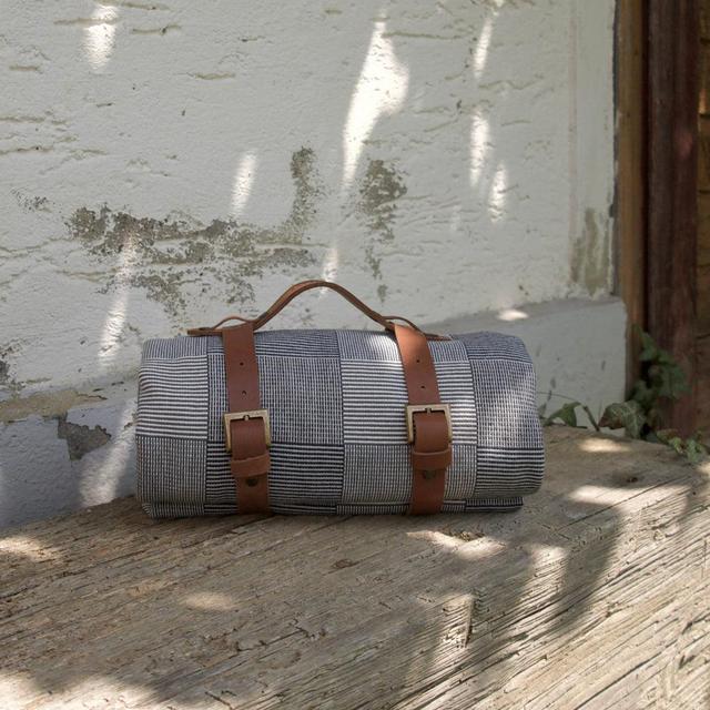 Midberry Picnic Throw