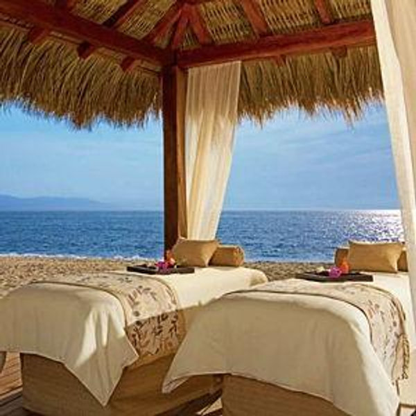 Couples massage on the beach in Tamarindo