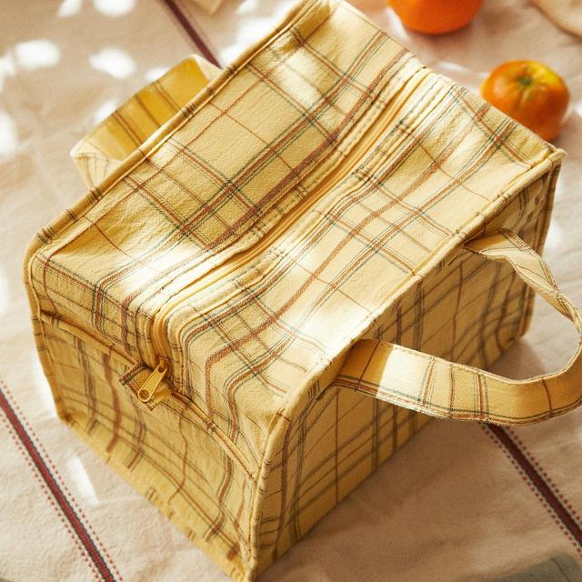 PORTABLE PLAID COOLER