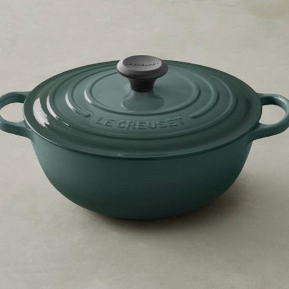 Le Creuset Cast-Iron Soup Pot (in ocean)