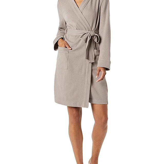 Amazon Essentials Women's Lightweight Waffle Mid-Length Robe