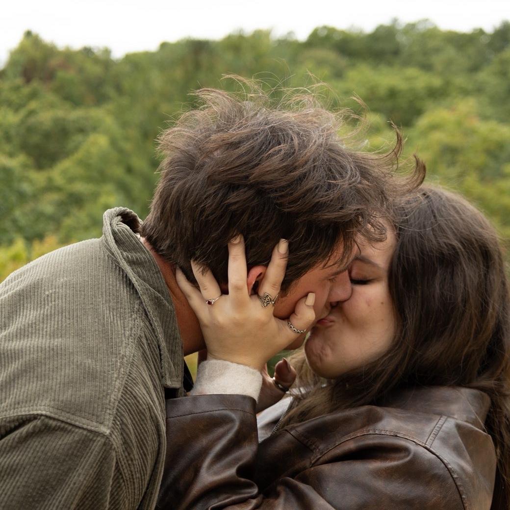 Post Proposal Kissies