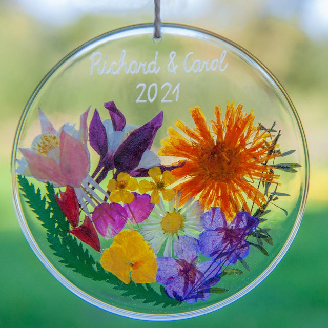Wedding Gift Flower Suncatcher Personalized with Engraved Custom Names, Anniversary Gift for Parents Gift for Couple Flower Ornament Etched