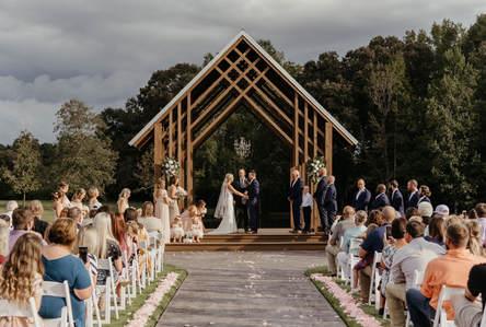 The Wedding Website of Amanda Nguyen and Zach Busbin/ Smith