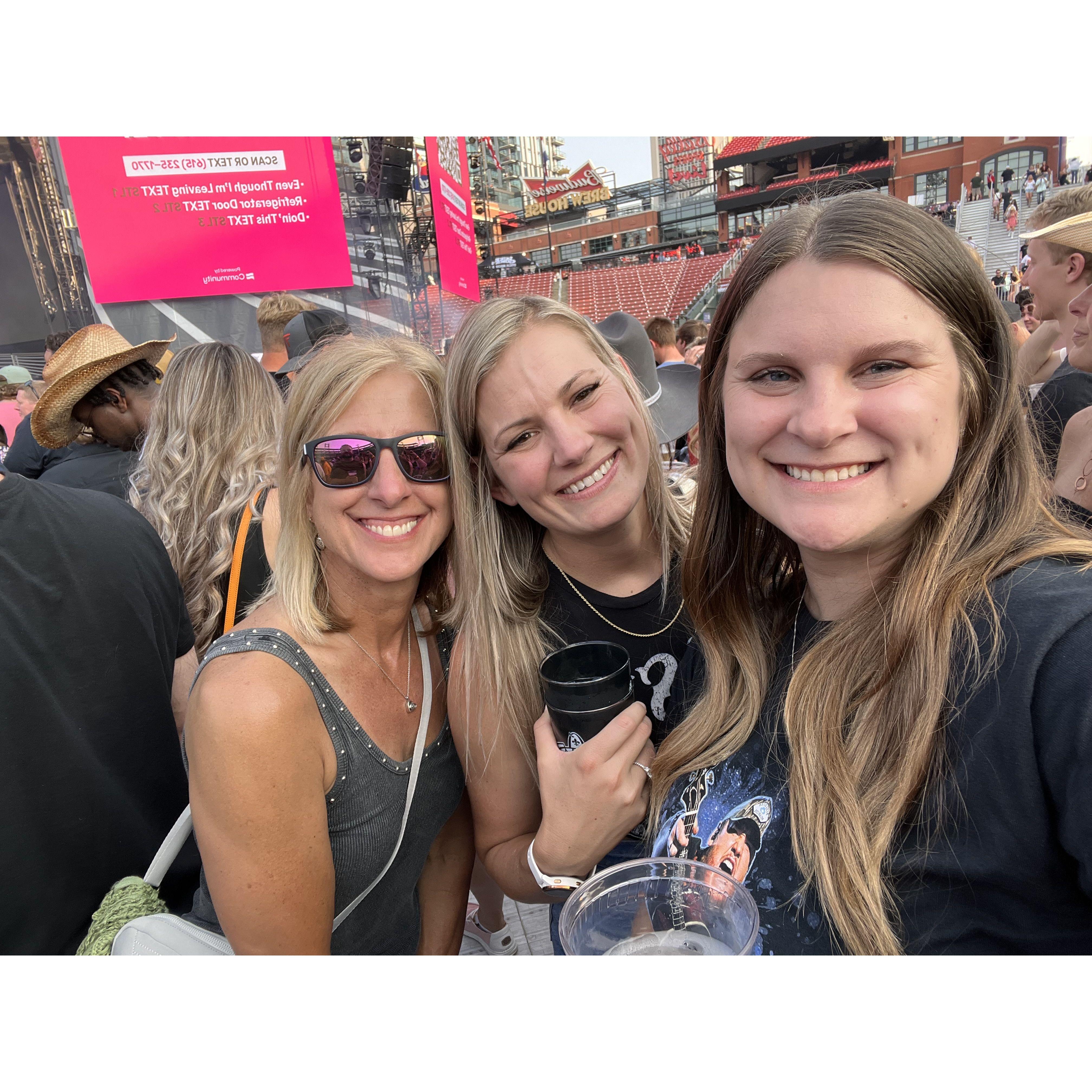 Suzanne, Kenzie and Madison at Luke Combs in Saint Louis, MO