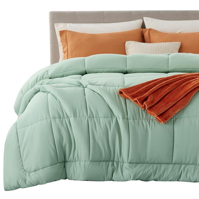 Bedsure Comforter Duvet Insert - Quilted Comforters King Size, All Season Duvet, GentleSoft™ Down Alternative Bedding, with 8 Tabs, Gifts for Women/Men, Sage Green, King 90 x 102 Inches