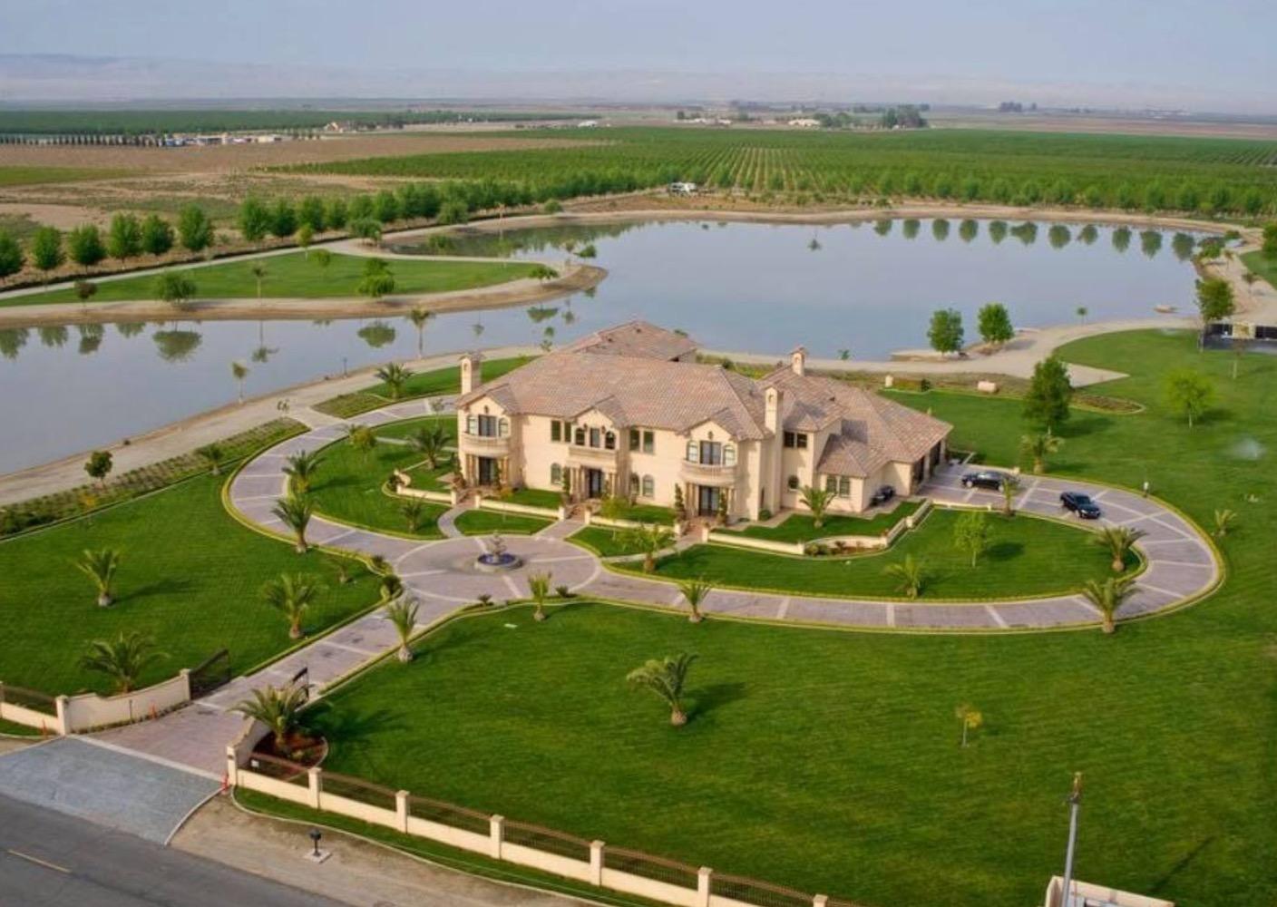 The Wedding Website of Nnenna Odeluga and Marty Routledge