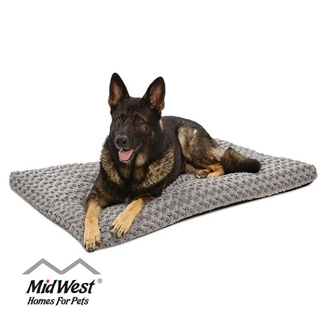 MidWest Homes for Pets Deluxe Super Plush Pet Beds, Machine Wash & Dryer Friendly, 1-Year Warranty