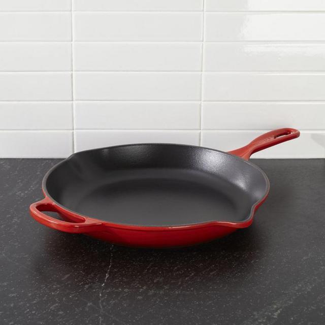 Le Creuset - Le Creuset ® Signature Cerise 11.75" Skillet