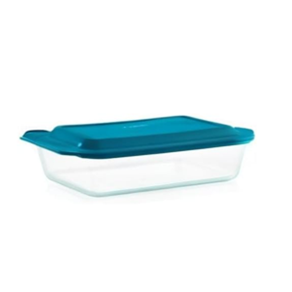 Pyrex Deep 9x13-Inch Glass Baking Dish with Lid, Deep Casserole Dish, Glass Food Container, Oven, Freezer and Microwave Safe, Clear Container