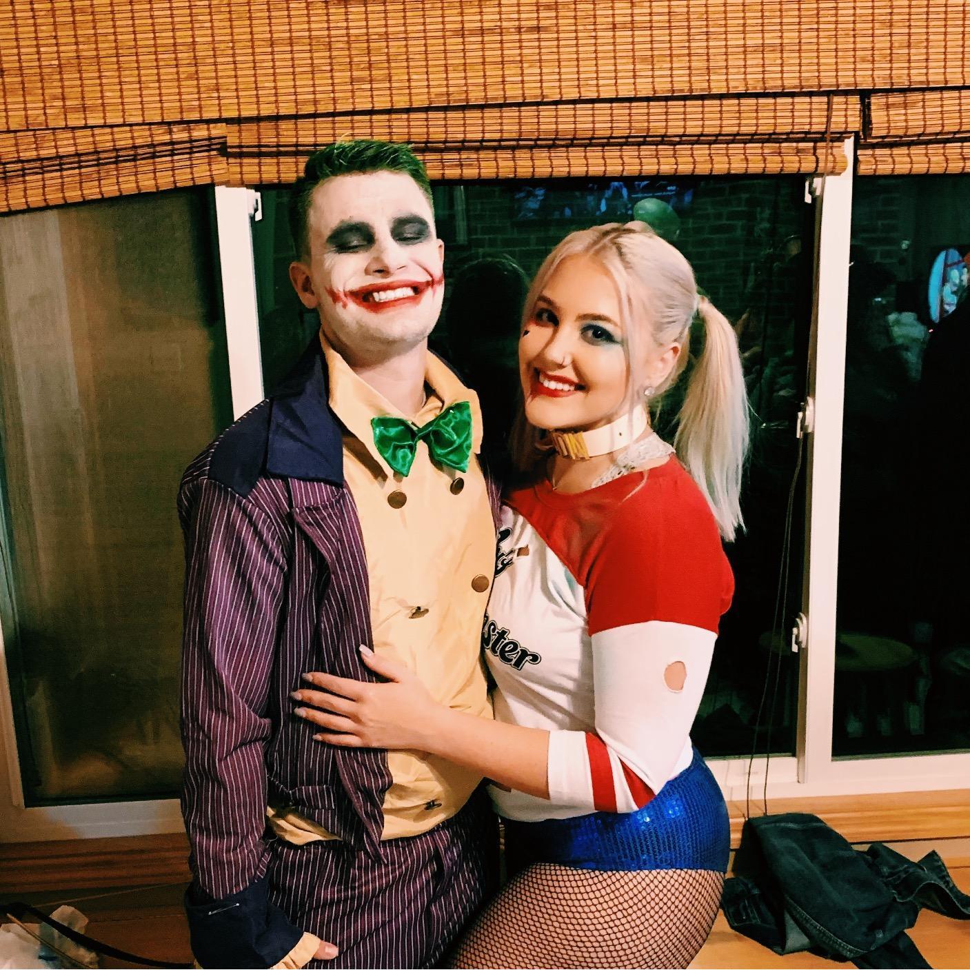 Halloween 2019 🖤
special note: Thomas was finally home!!! We were so excited he was home and we got to spend spooky time with our amazing friends.