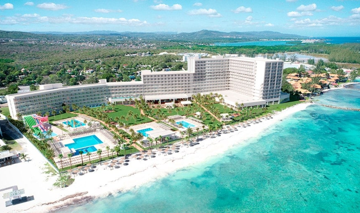 The Wedding Website of Robyn Henry and Christopher Henry