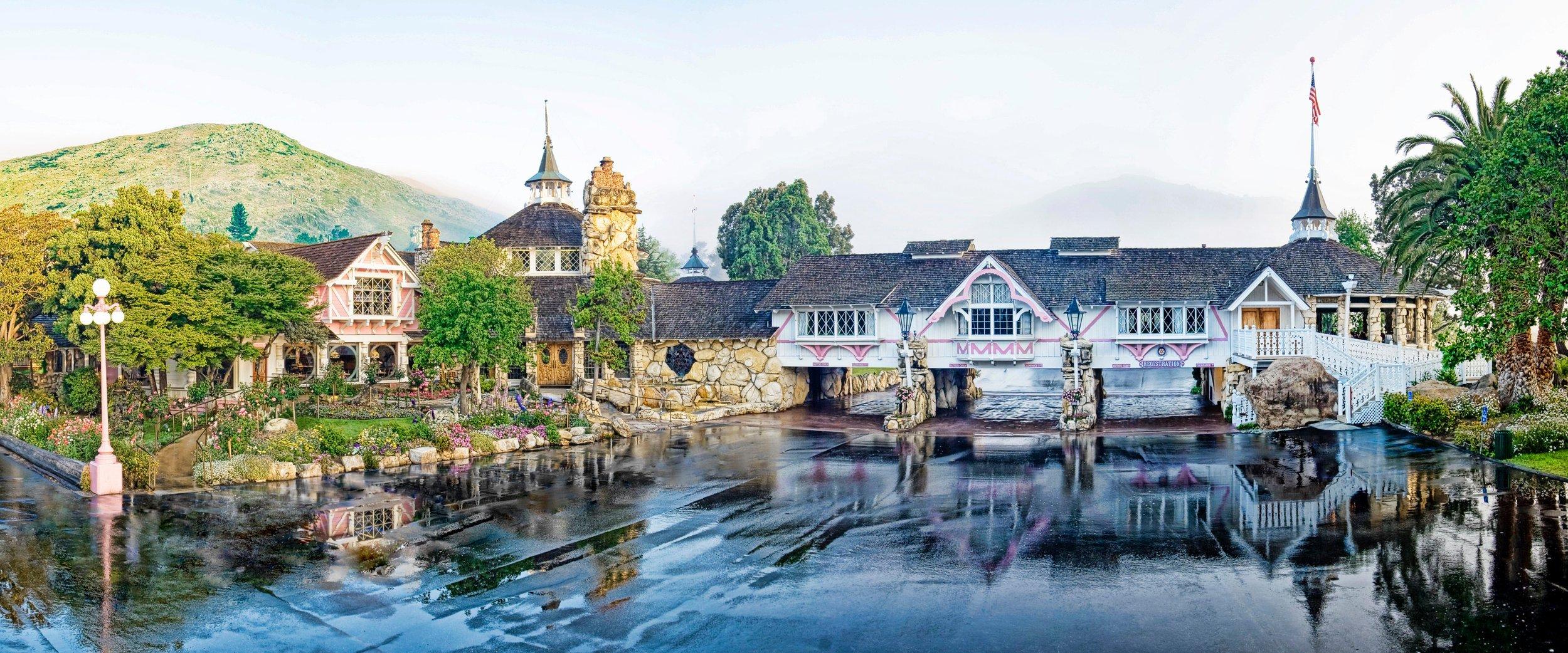 The Wedding Website of Rachel Blackburn and Nicklas Yoas