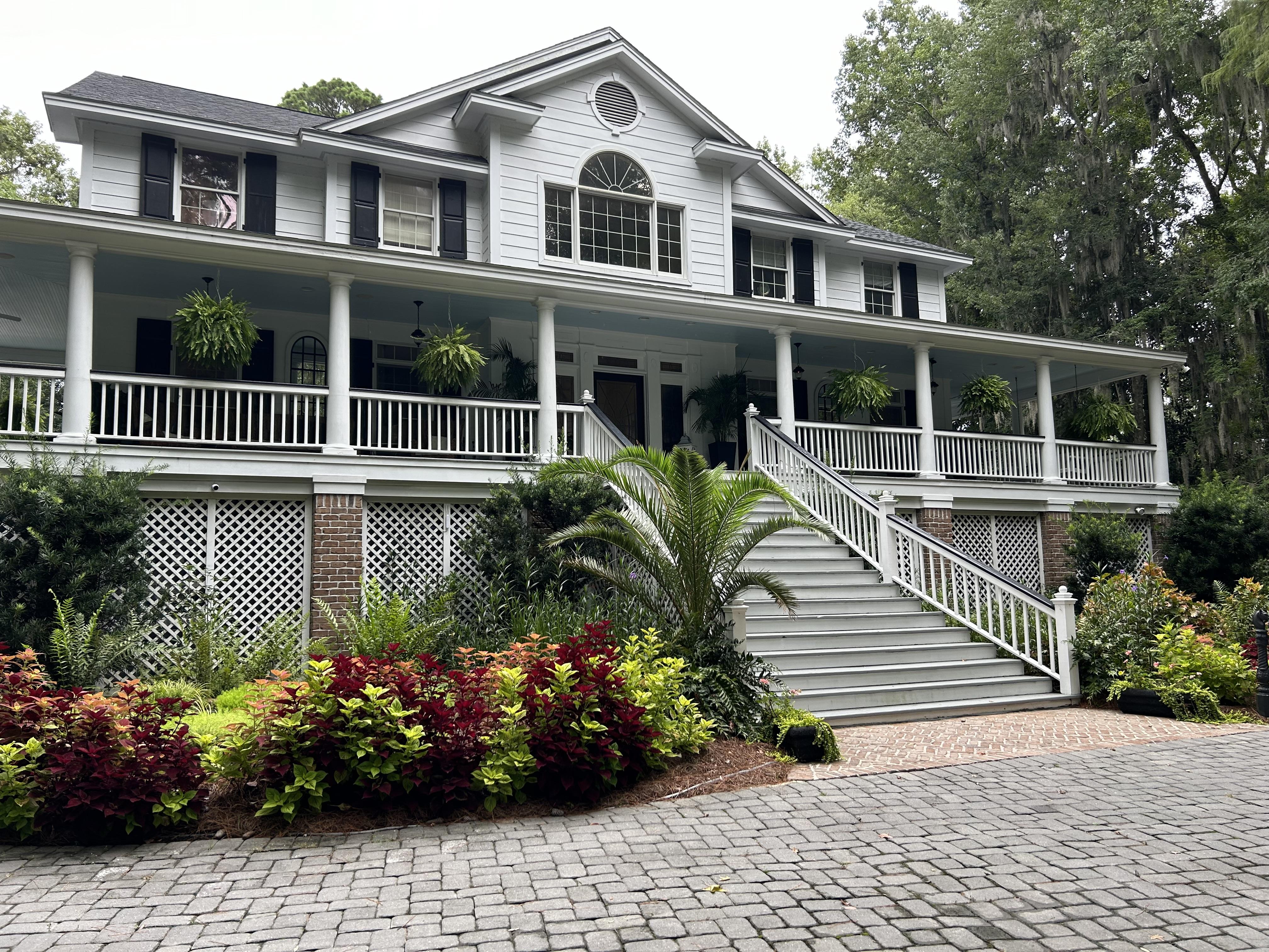 The Wedding Website of Savannah Smith and Smith Morgan