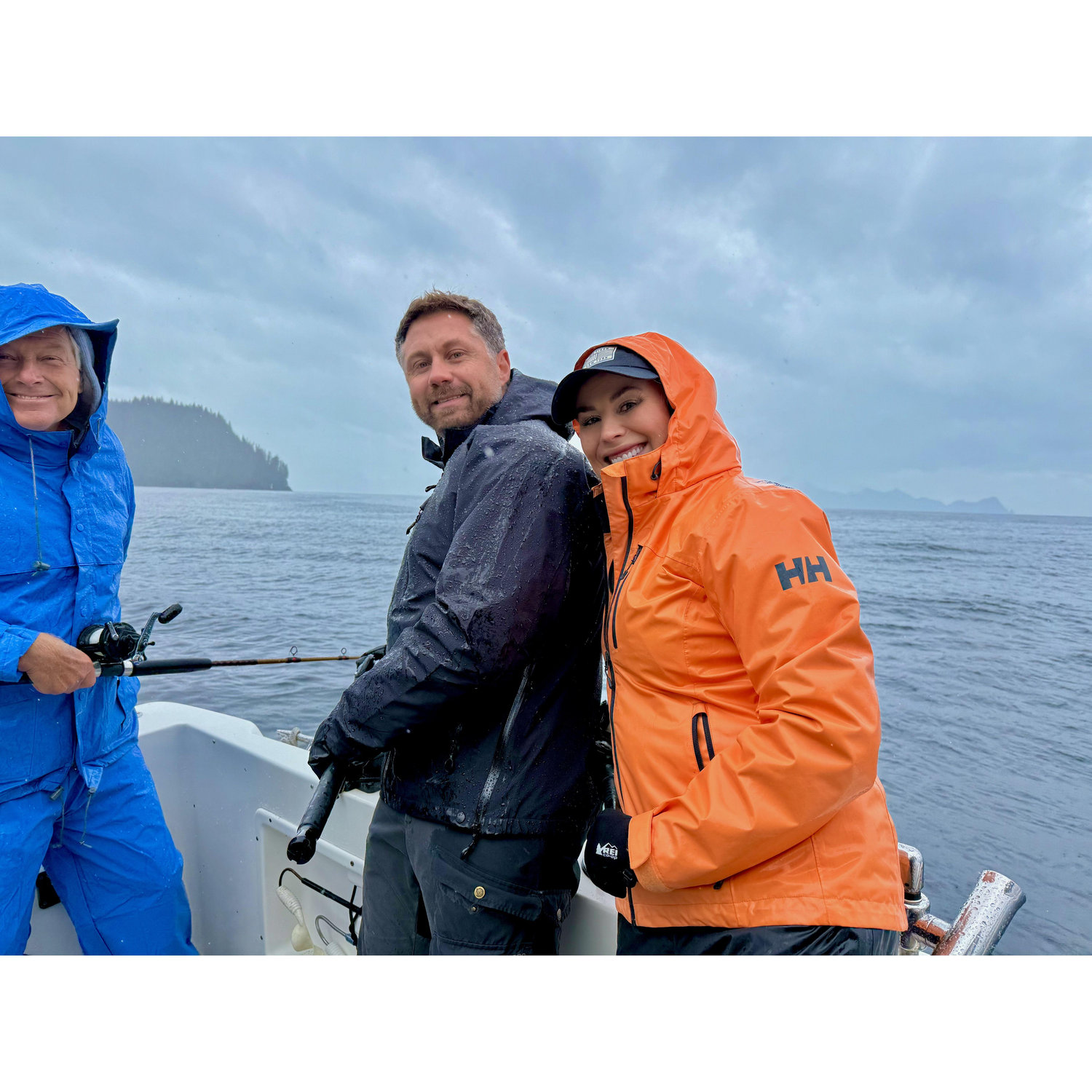 EN: Fishing adventures in Alaska with Brandon’s Dad
PL: Przygoda z wędkowaniem na Alasce z tatą Brandona 🎣❄️ — niezapomniane chwile wśród dzikiej przyrody! 🐟