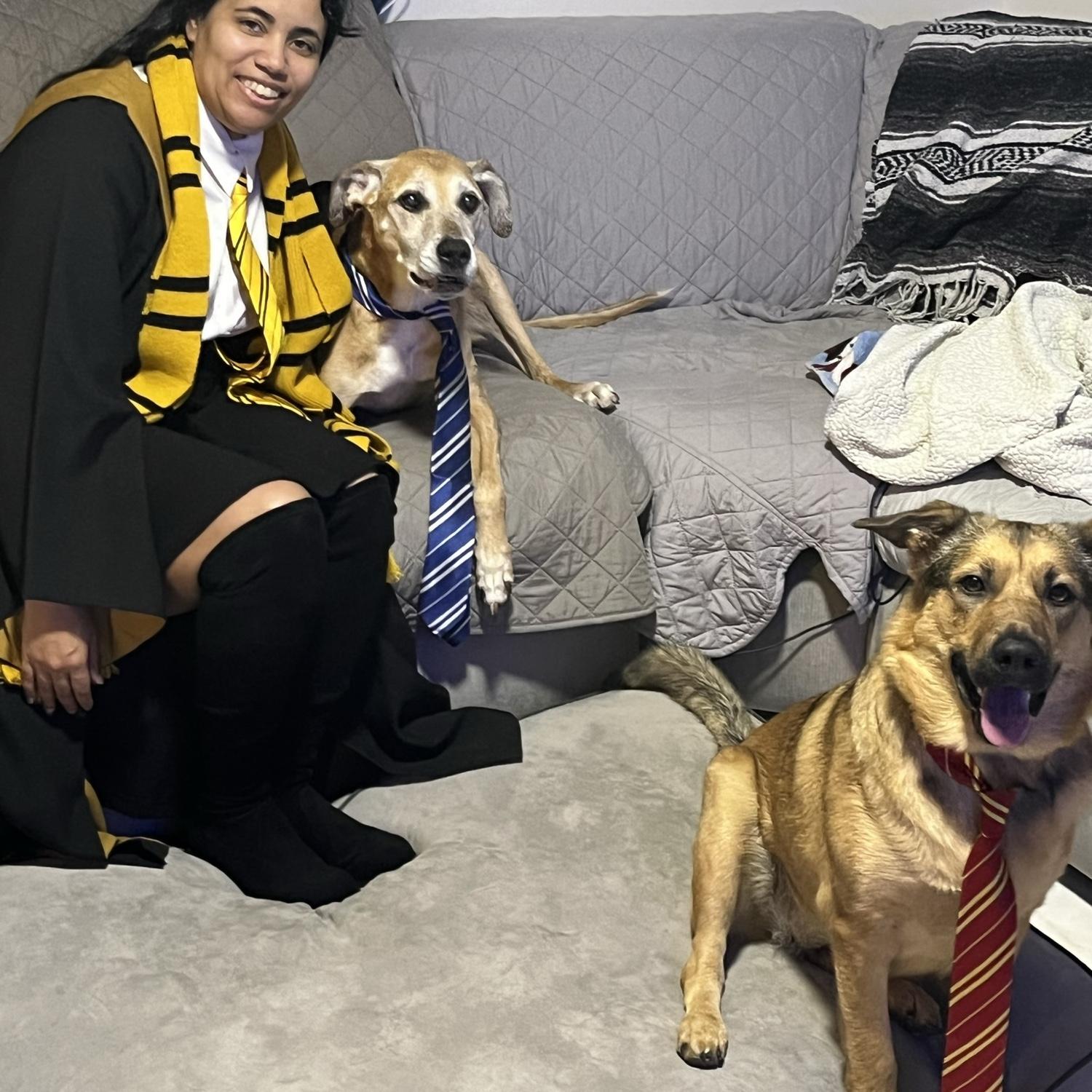 Halloween 2022 - Hufflepuff student with her Hogwarts classmates.