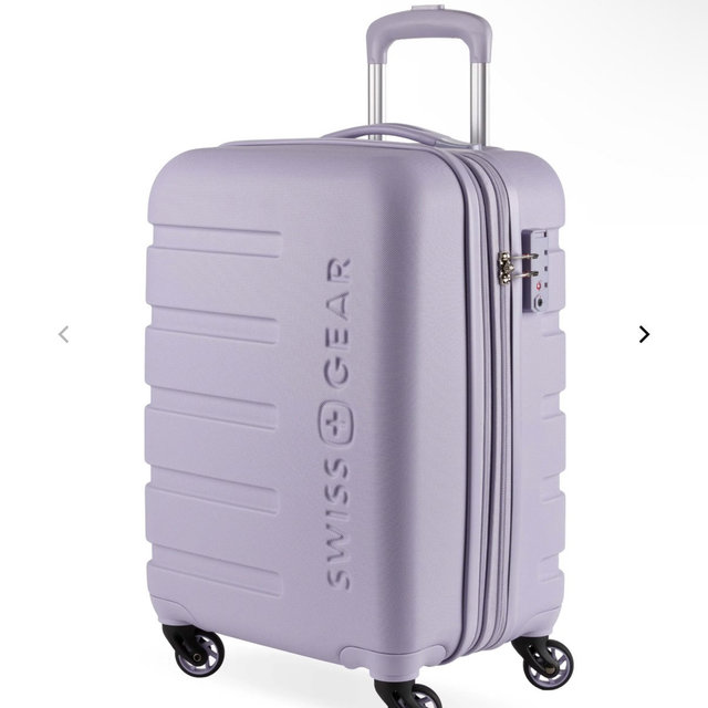 SWISSGEAR Signature Carry-On Spinner