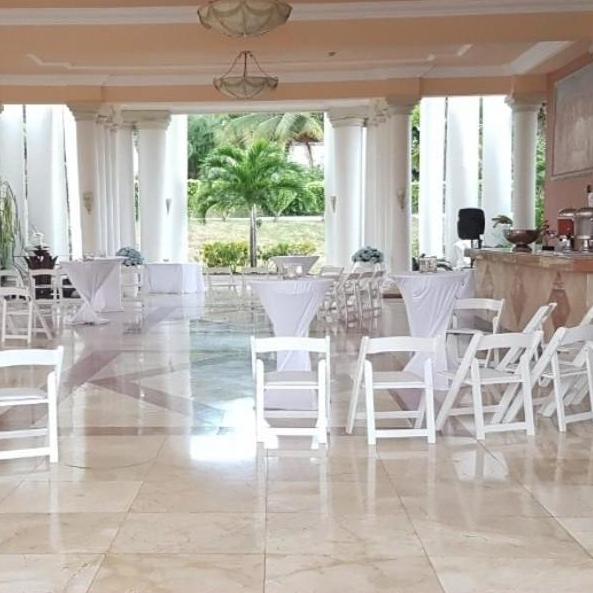 Cocktail time! As the bride,groom, and wedding party, exit for optics our guests can enjoy d'oeuvres.