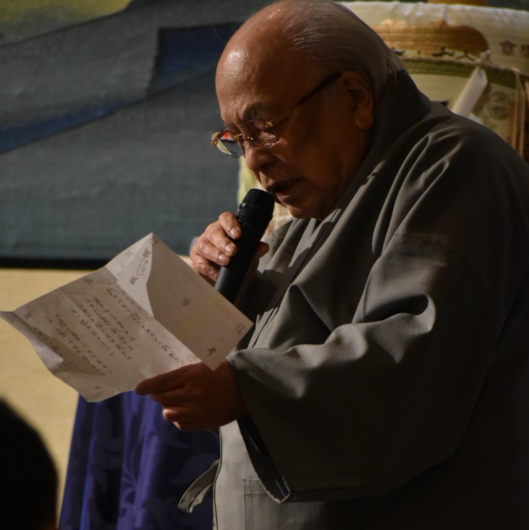 Sara's grandpa gave a speech at the wedding which marked the beginning of the reception!