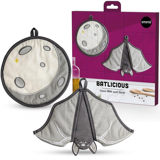 New - OTOTO Batlicious Oven Mitts and Pot Holders Sets - Heat Resistant Trivets for Hot Dishes, Cooking Goth Kitchen Decor, Cute Accessories, Pot Holders, Spooky Halloween Bat Moon Witchy Gifts