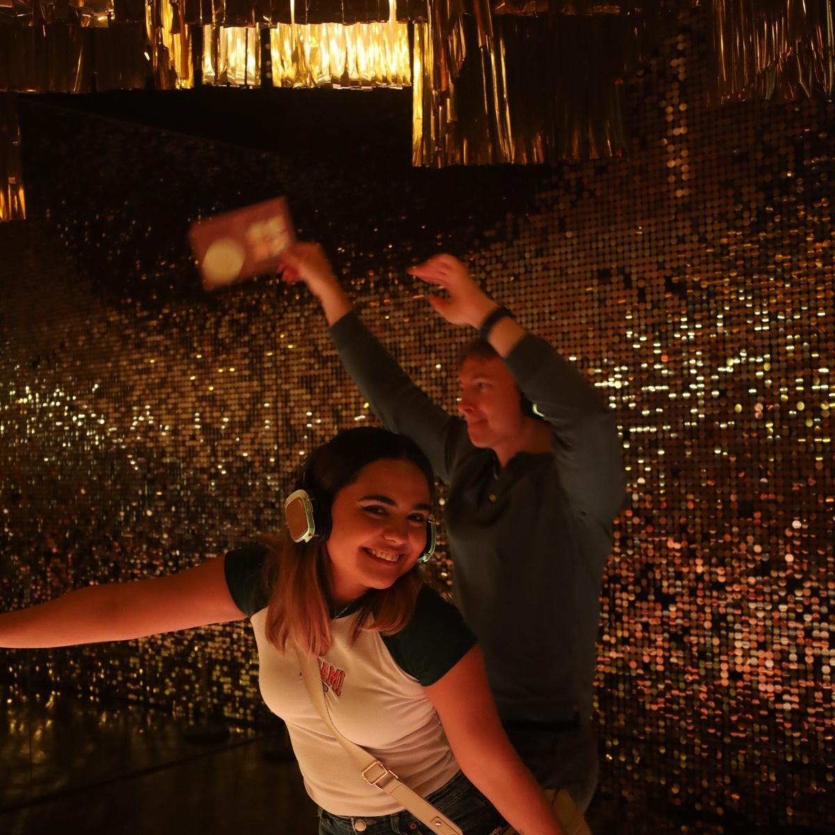 Color Factory, NYC. Bailando, riendo, siendo nosotros. Así, tal cual. 🎨💃🕺

This is us in one photo: fun, colors, and a whole lot of love. 💛🪩🎉