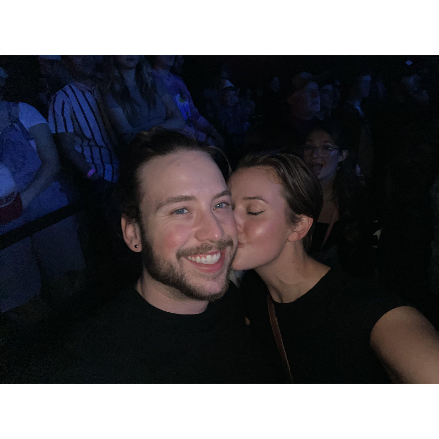 Who doesn't love a concert kiss?