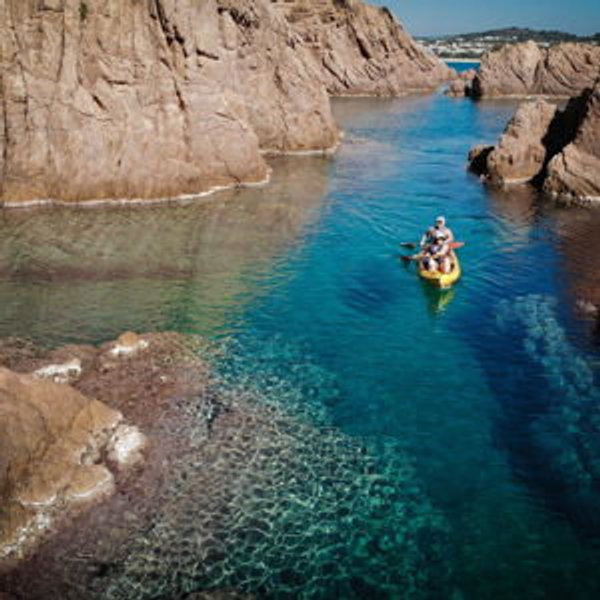 Honeymoon Excursion in Spain: Couple Snorkling Trip