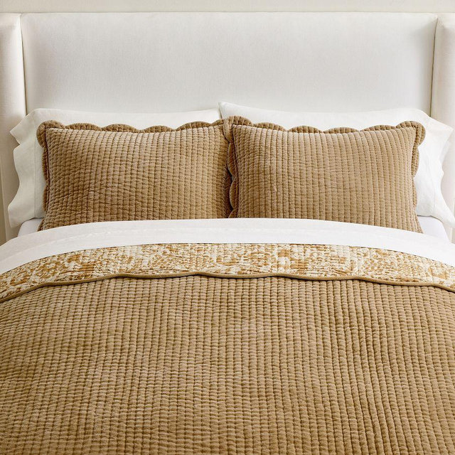 Velvet Scallop Edge Reversible Quilt, Bronze, Full/Queen