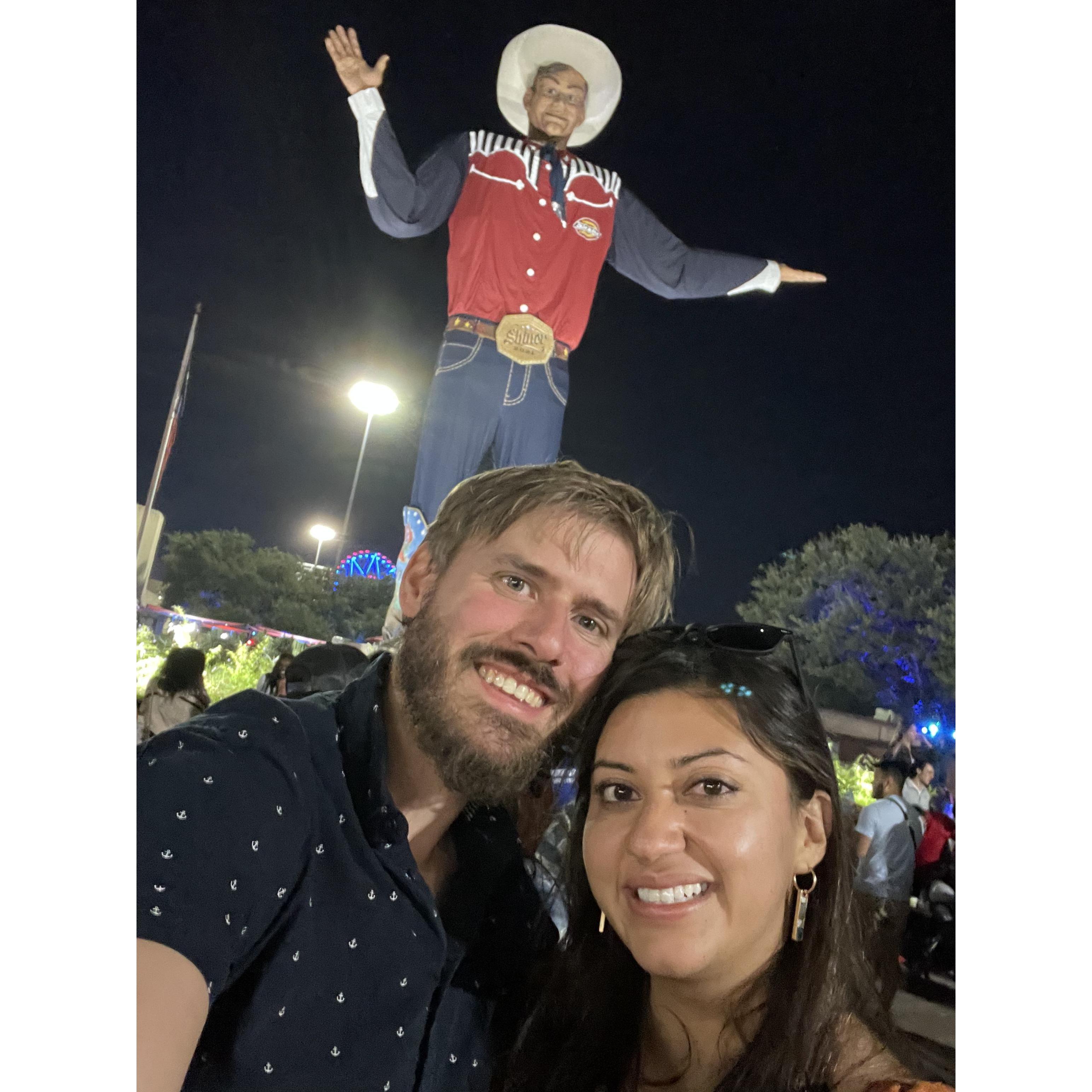 Big Tex for the first time together.

Big Tex por primera vez juntos.