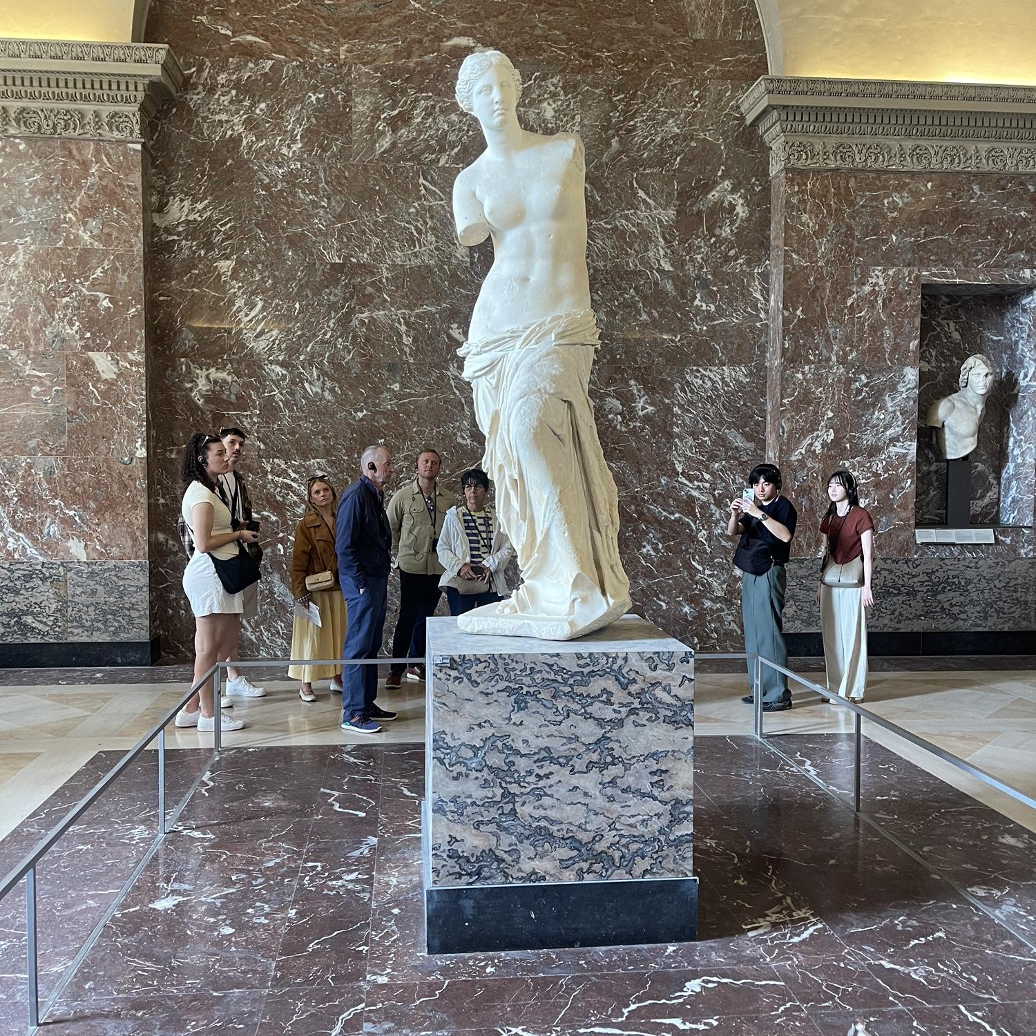 Venus de Milo ( Louvre)