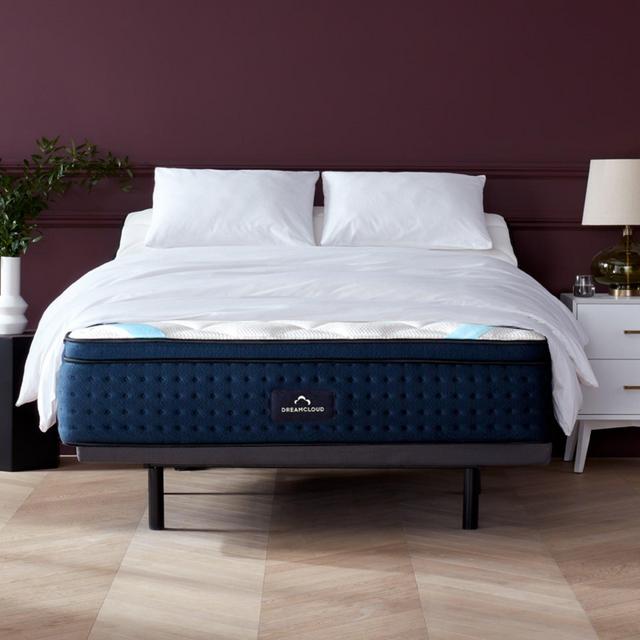 The DreamCloud Hybrid Mattress