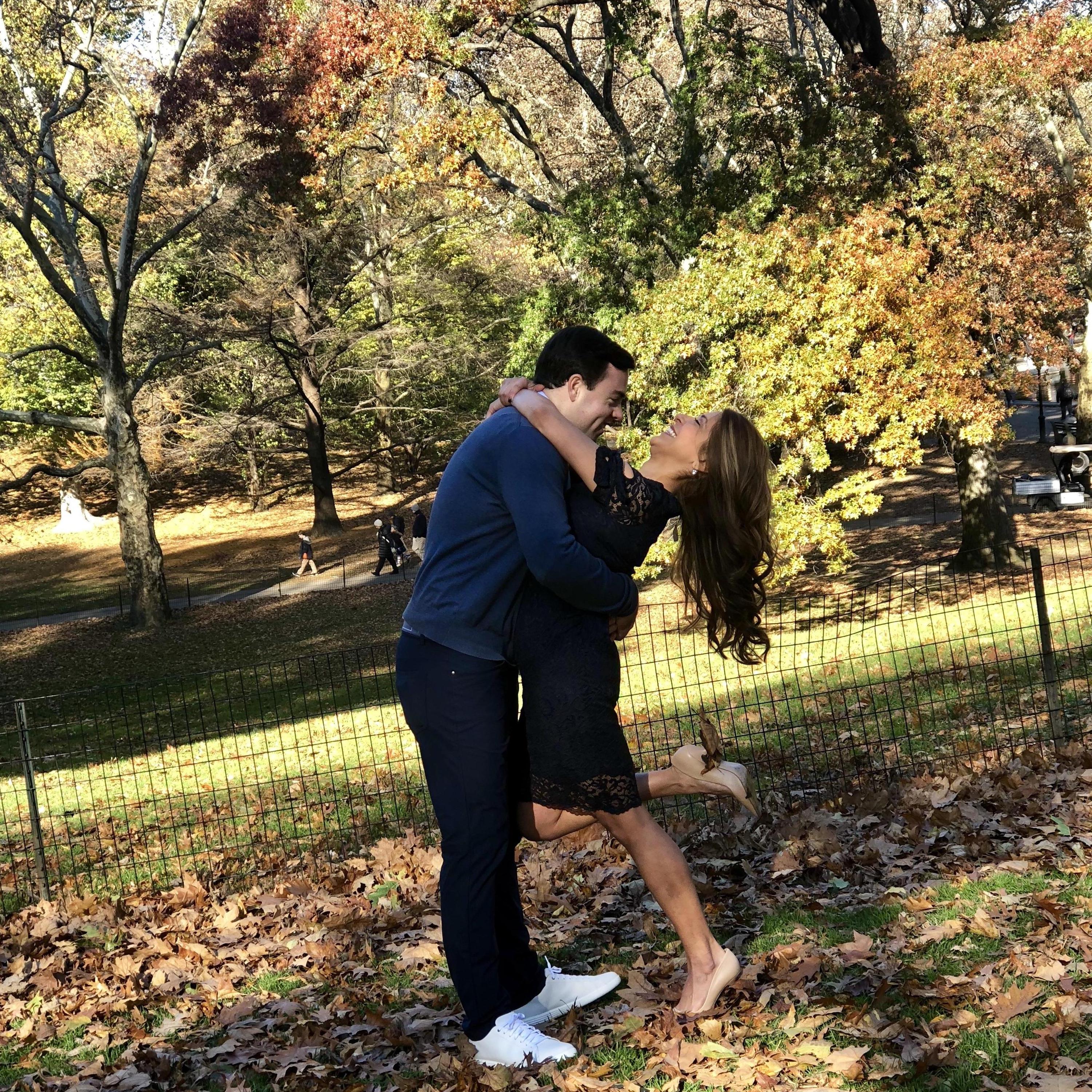 He will never let her fall, and she will forever cling on to rescue him right back

El nunca la dejaria caller, y ella siempre se apegaria a el para rescatarlo de vuelta