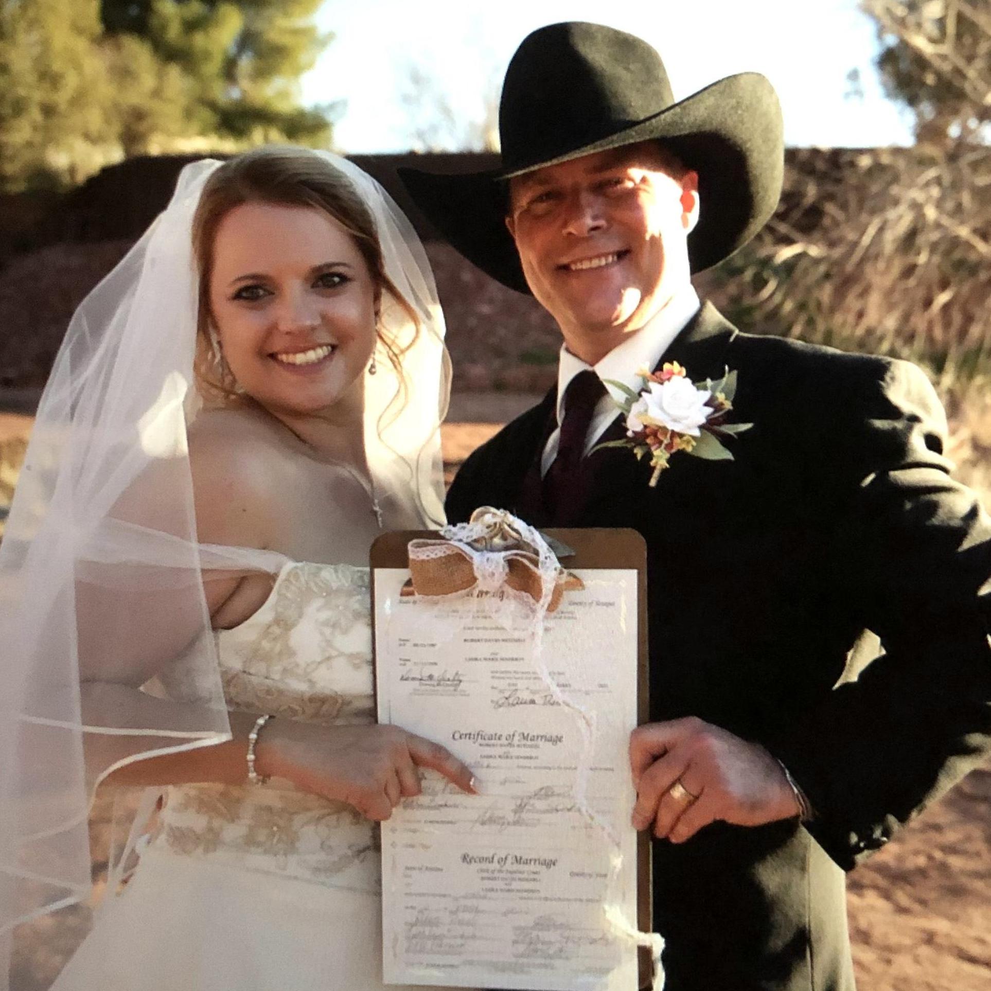 It’s official now, we are married! 👰♀️💍🤵♂️