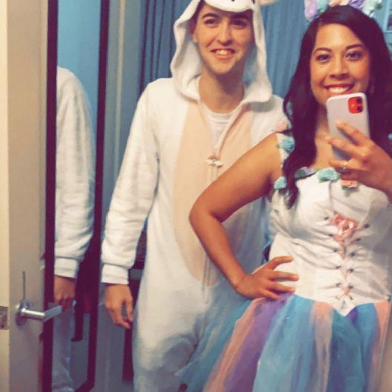 Halloween twinning, one of us did have a hole in their nalgas I’m sure you can guess who.