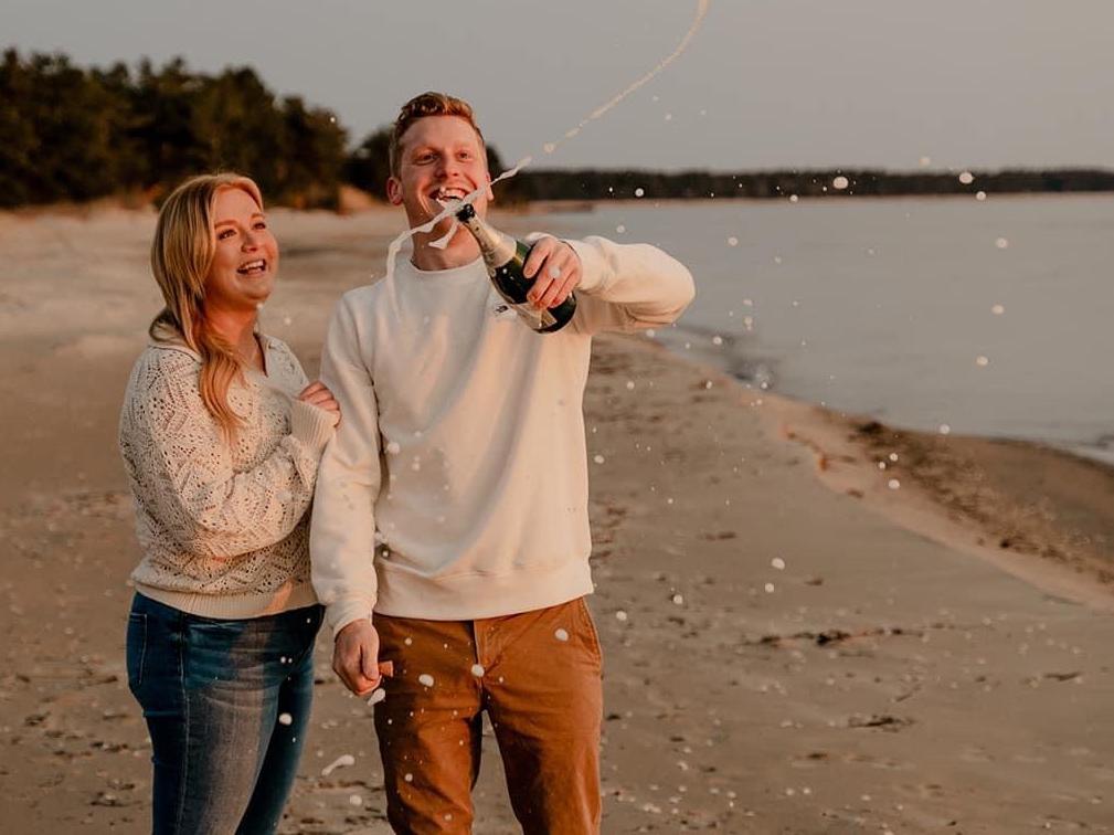 The Wedding Website of Alex Jacobs and Wes Hawkins