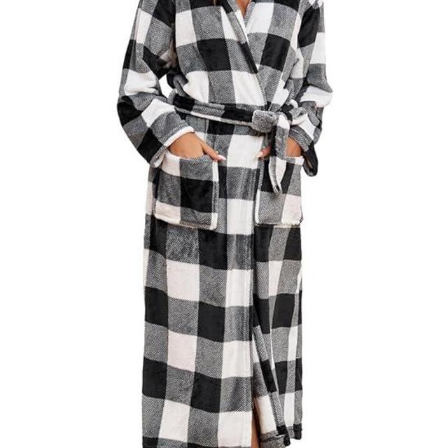 VOGMATE Plush Robes for Women and Men Hooded Flannel Fleece Bathrobe Soft Warm Plaid Long House Robe