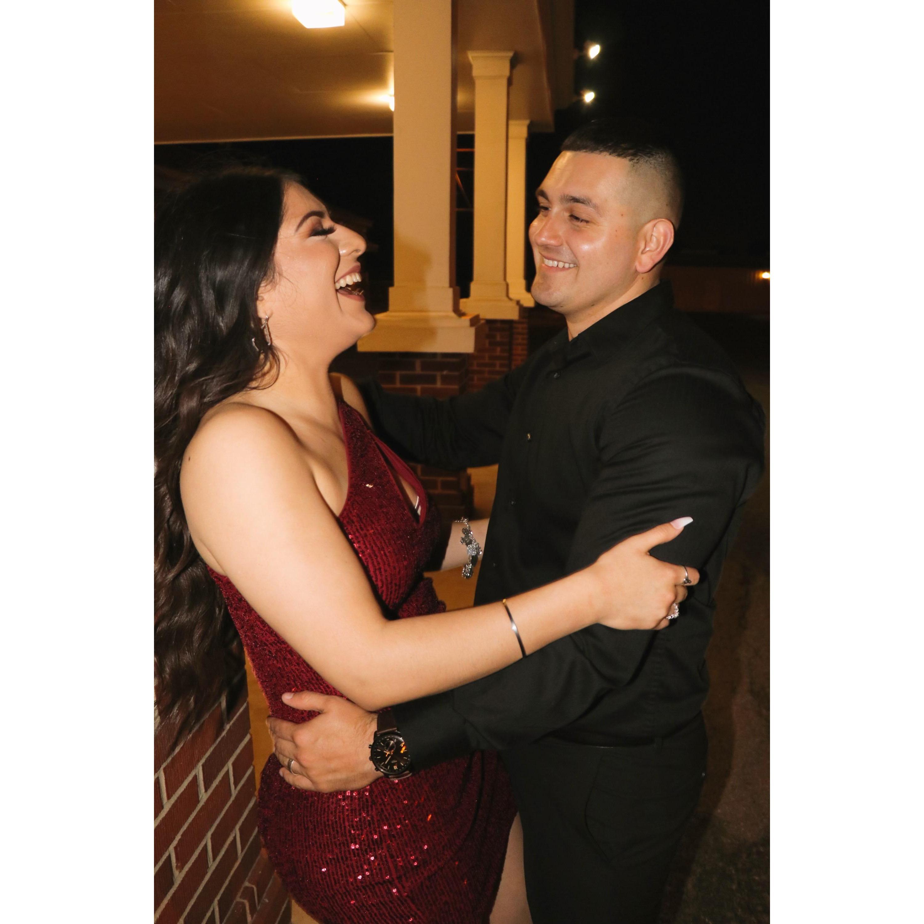 Find someone who still looks at you like this when you know you have an ugly laugh lol
