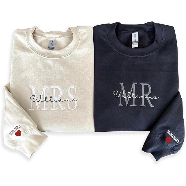 Givesmiles Custom Embroidered Mrs and Mr Sweatshirt Hoodie, Custom Name for Couple, Embroidered Custom Aniversary Date On Sleeve With Initial Hearts, Gifts for Him Her, Matching Couples Hoodies