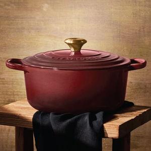 Signature Round Dutch Oven